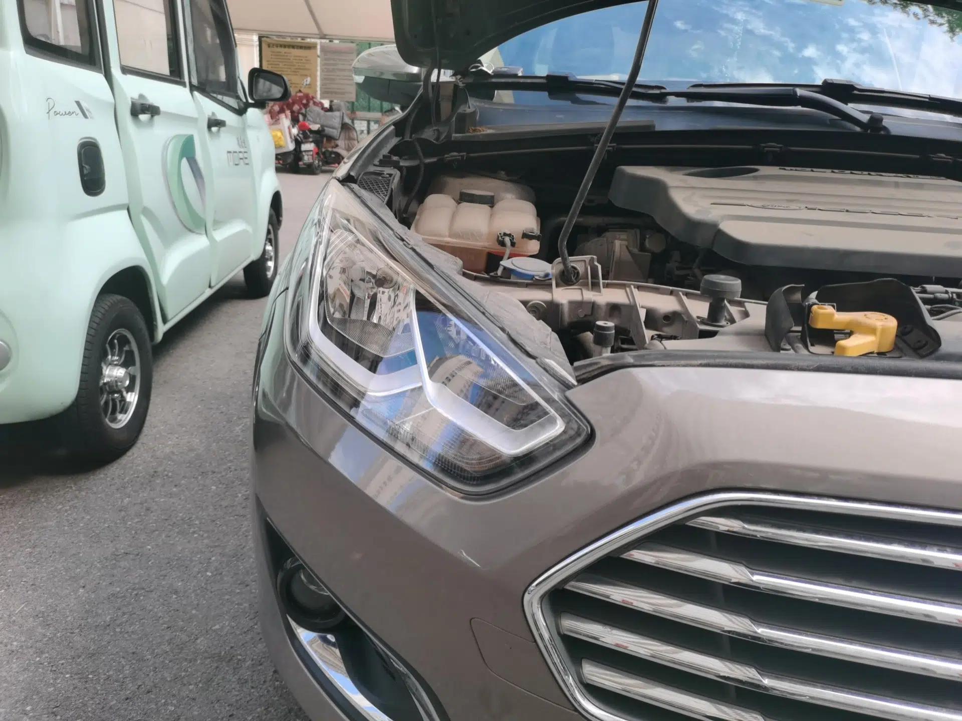Ford Escort 2015 1.5L Automatic Fashion Model — миниатюра 7