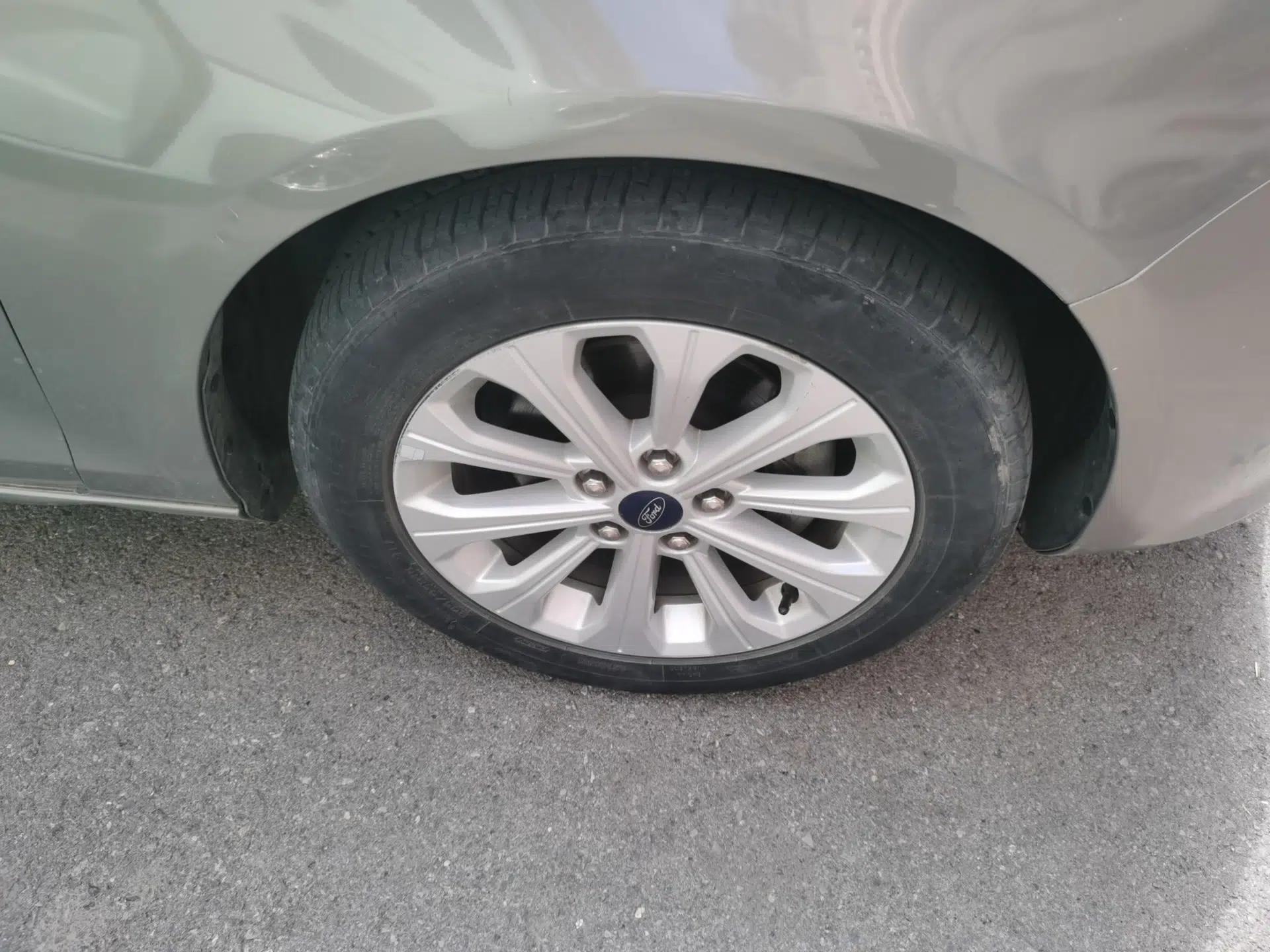 Ford Escort 2015 1.5L Automatic Fashion Model — миниатюра 8