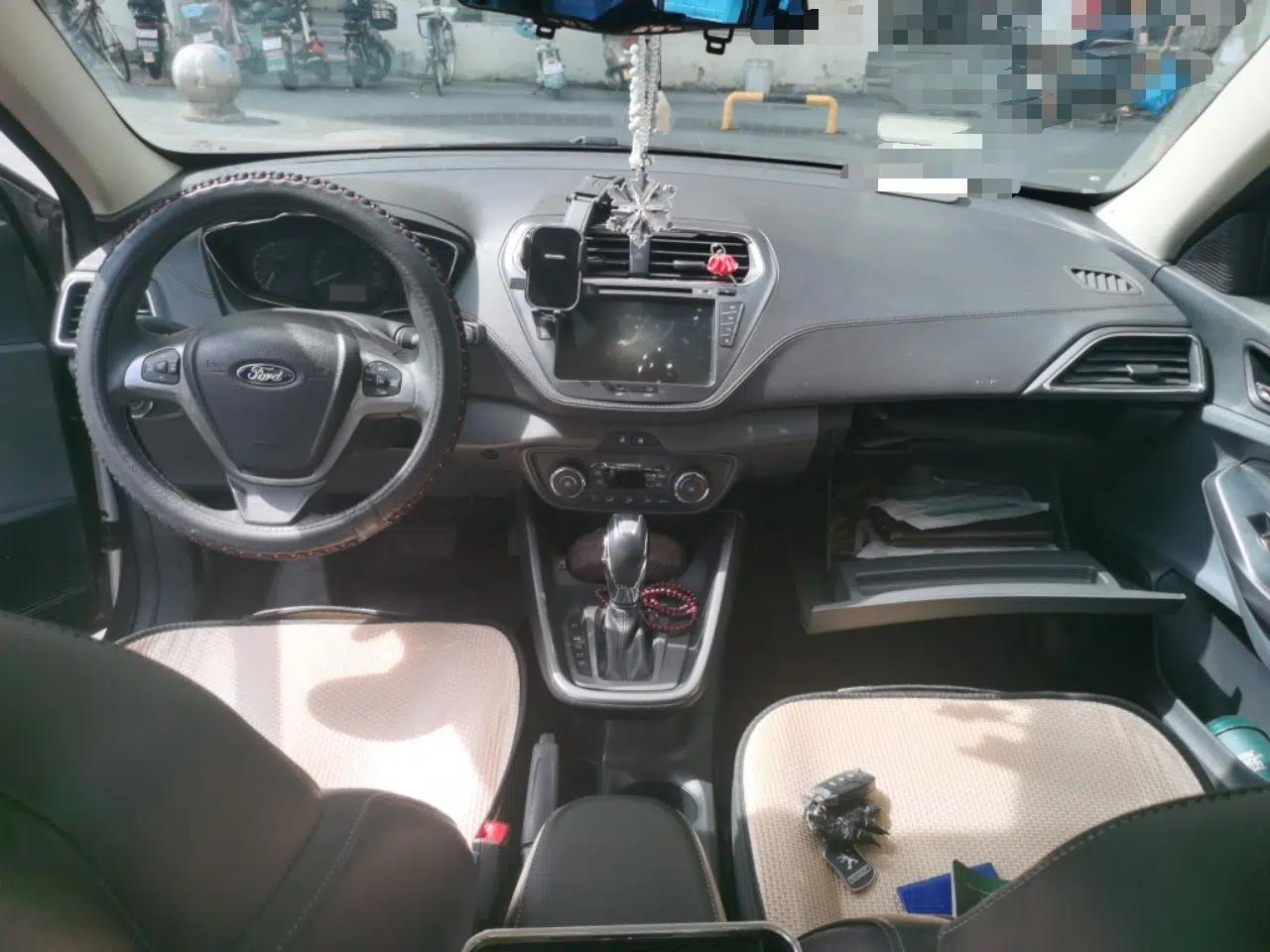 Ford Escort 2015 1.5L Automatic Fashion Model — миниатюра 9