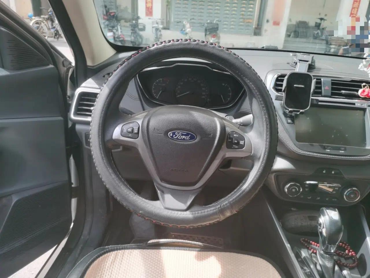 Ford Escort 2015 1.5L Automatic Fashion Model — миниатюра 10