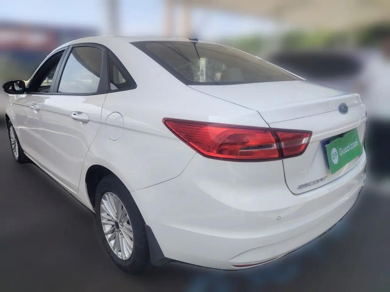 Ford Escort 2017 Revised Version 1.5L Automatic Comfort Edition — миниатюра 4