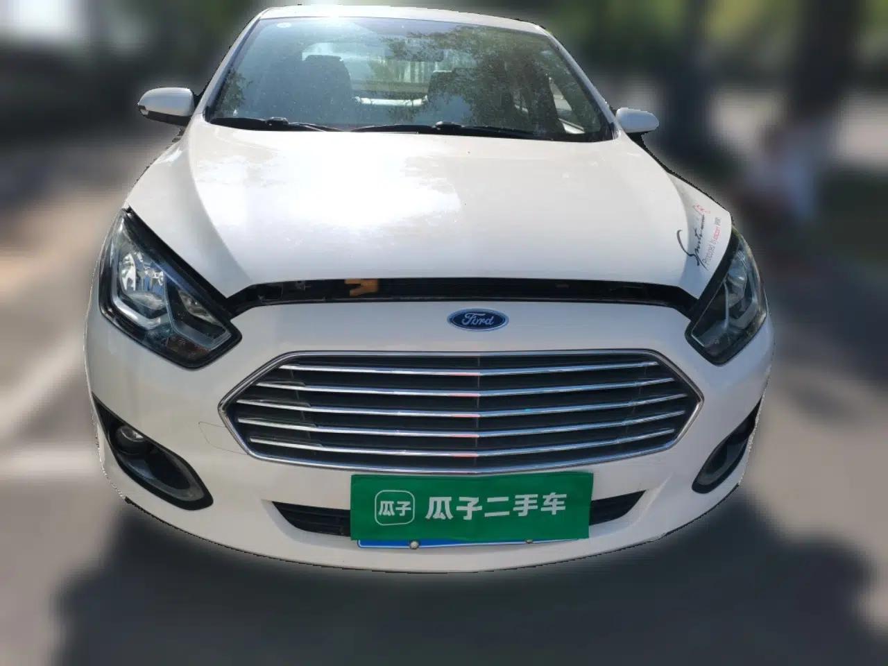 Ford Escort 2017 1.5L Manual Comfort Model — миниатюра 2