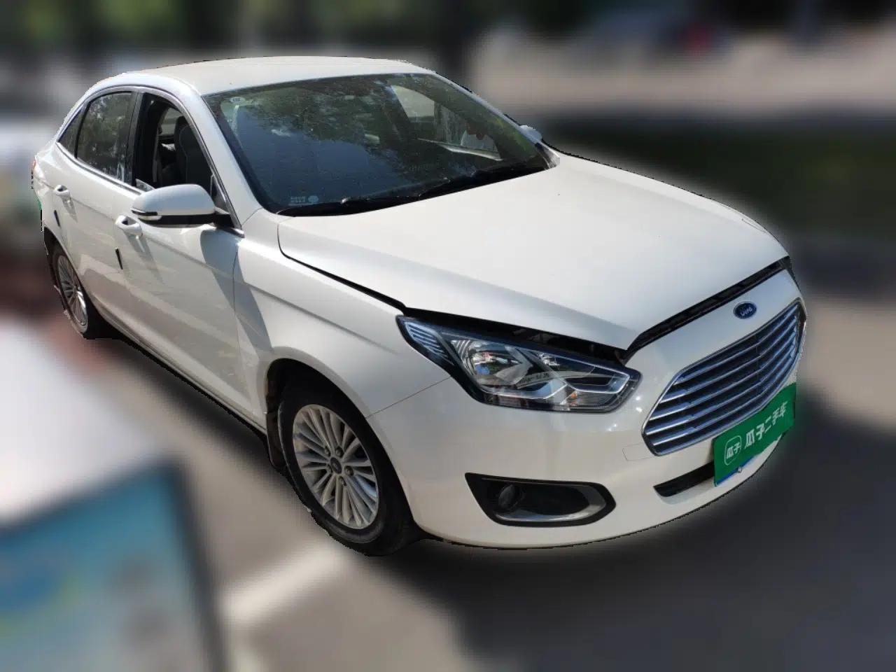 Ford Escort 2017 1.5L Manual Comfort Model — миниатюра 3