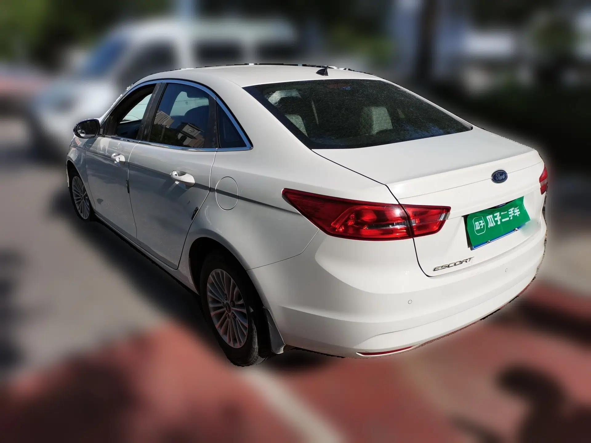 Ford Escort 2017 1.5L Manual Comfort Model — миниатюра 4