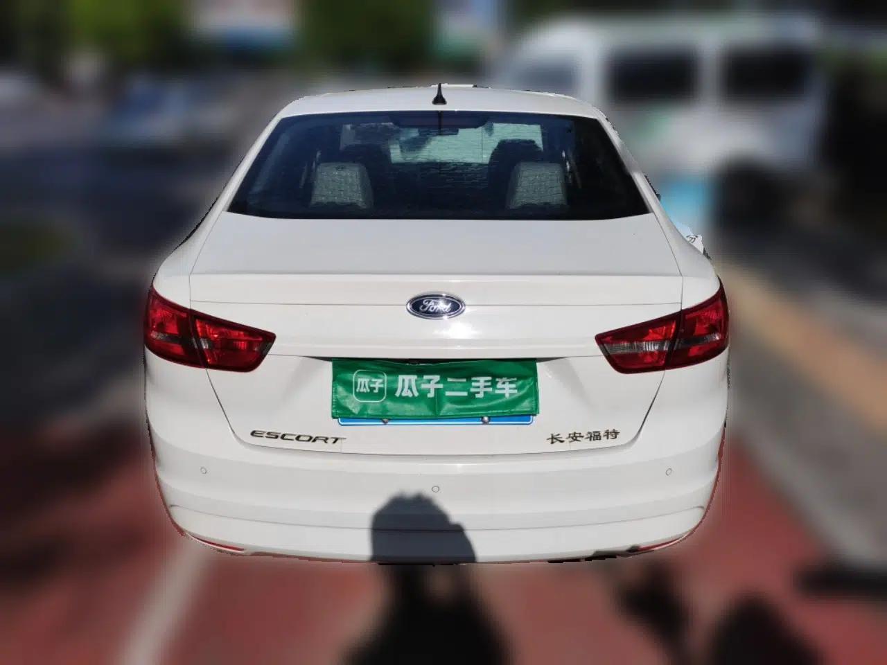Ford Escort 2017 1.5L Manual Comfort Model — миниатюра 5