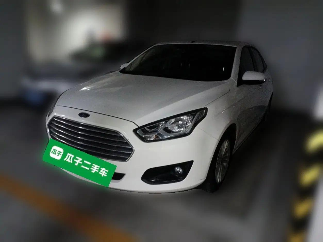 Ford Escort 2015 1.5L Automatic Comfort Edition — миниатюра 1