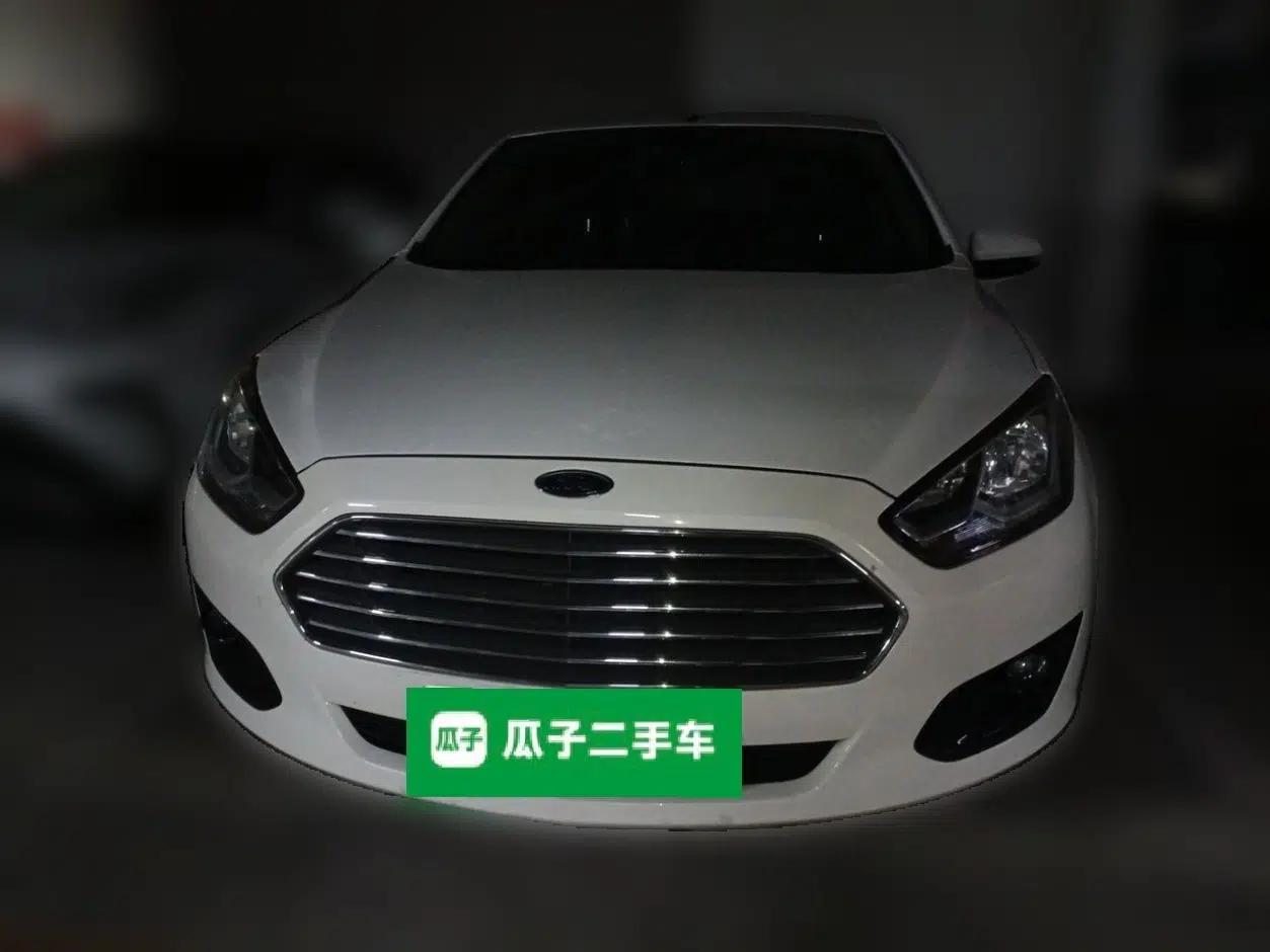Ford Escort 2015 1.5L Automatic Comfort Edition — миниатюра 2