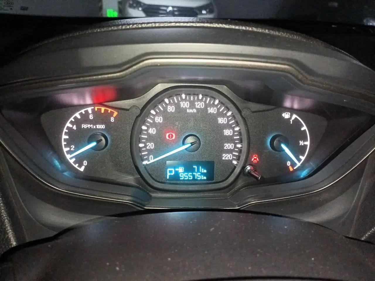 Ford Escort 2015 1.5L Automatic Comfort Edition — миниатюра 11