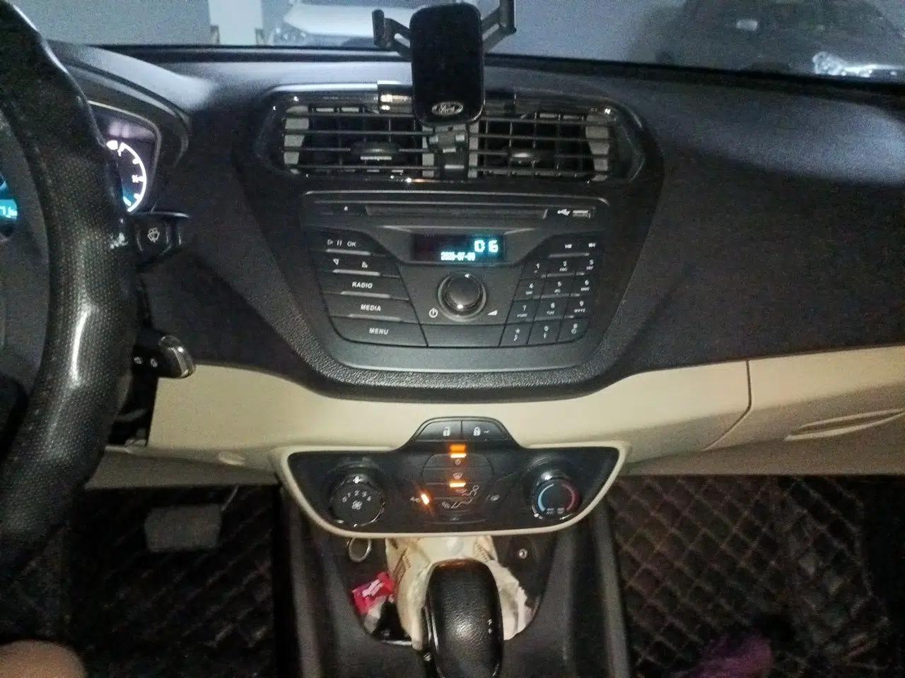 Ford Escort 2015 1.5L Automatic Comfort Edition — миниатюра 13
