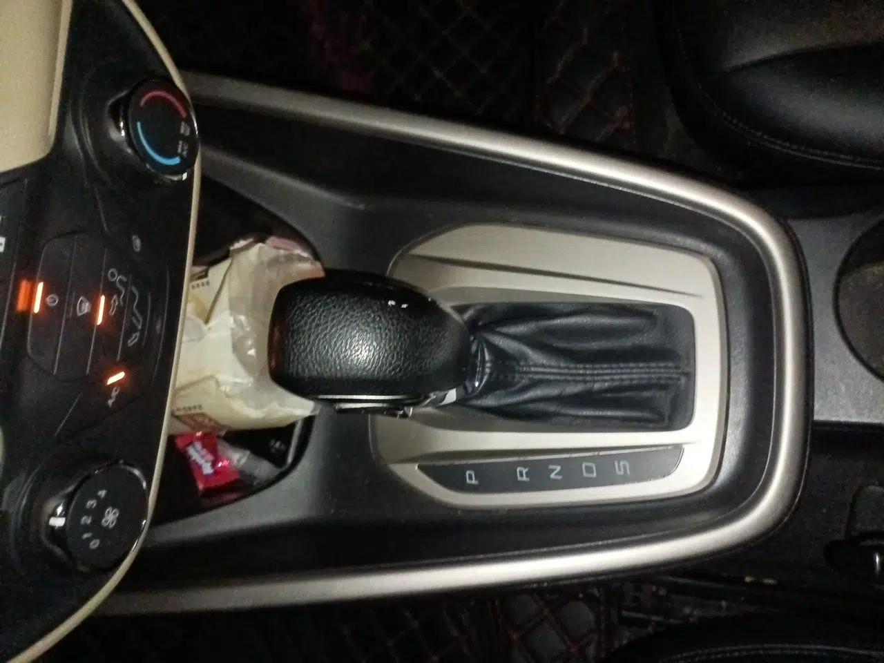 Ford Escort 2015 1.5L Automatic Comfort Edition — миниатюра 14