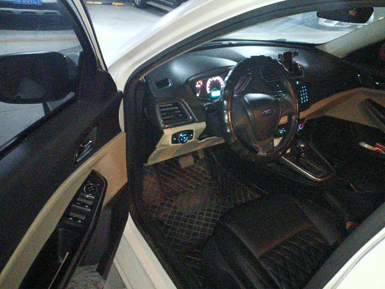 Ford Escort 2015 1.5L Automatic Comfort Edition — миниатюра 16