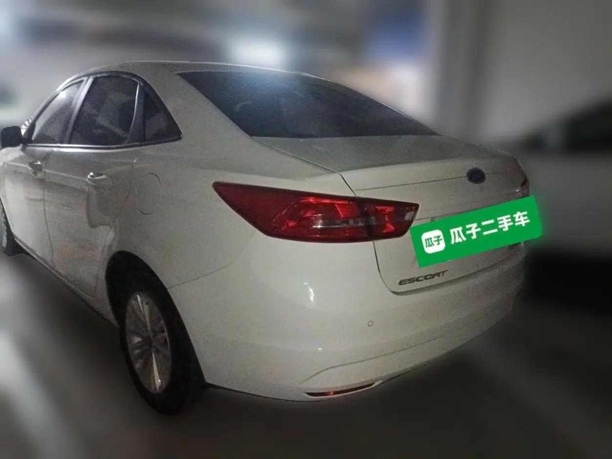 Ford Escort 2015 1.5L Automatic Comfort Edition — миниатюра 4