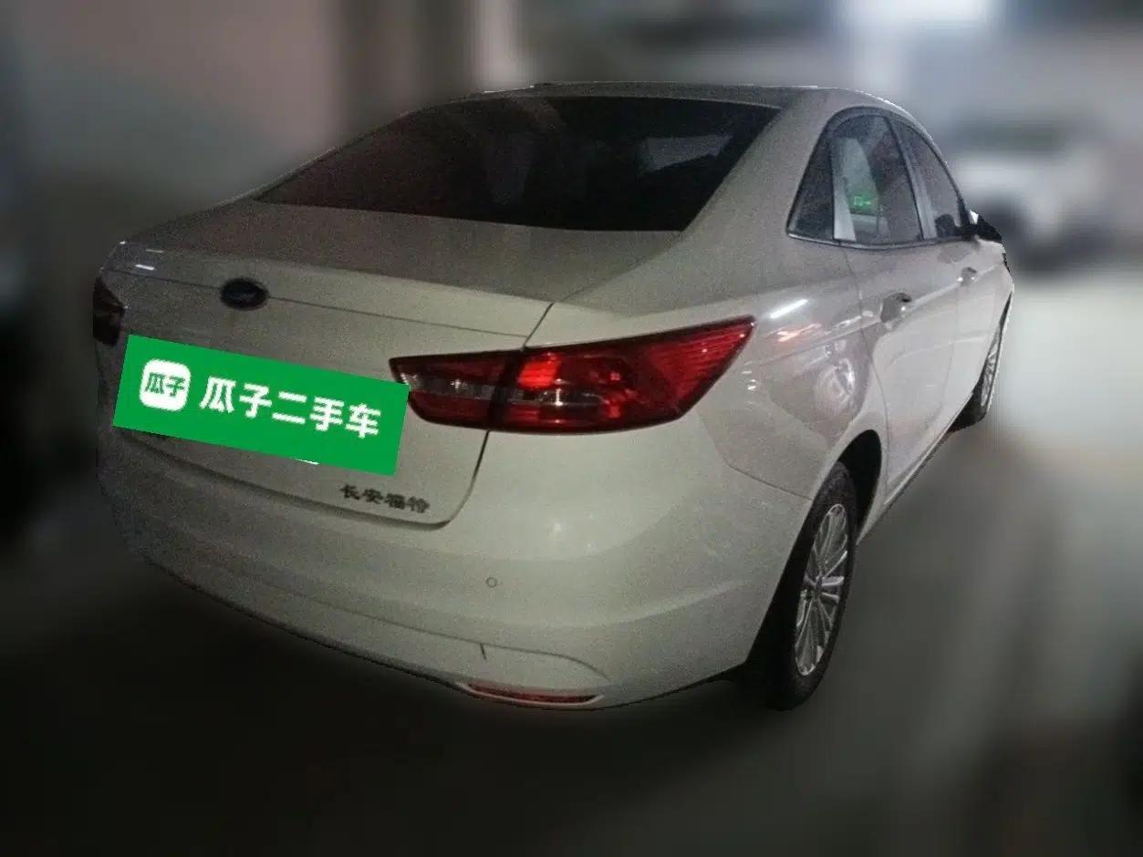 Ford Escort 2015 1.5L Automatic Comfort Edition — миниатюра 6