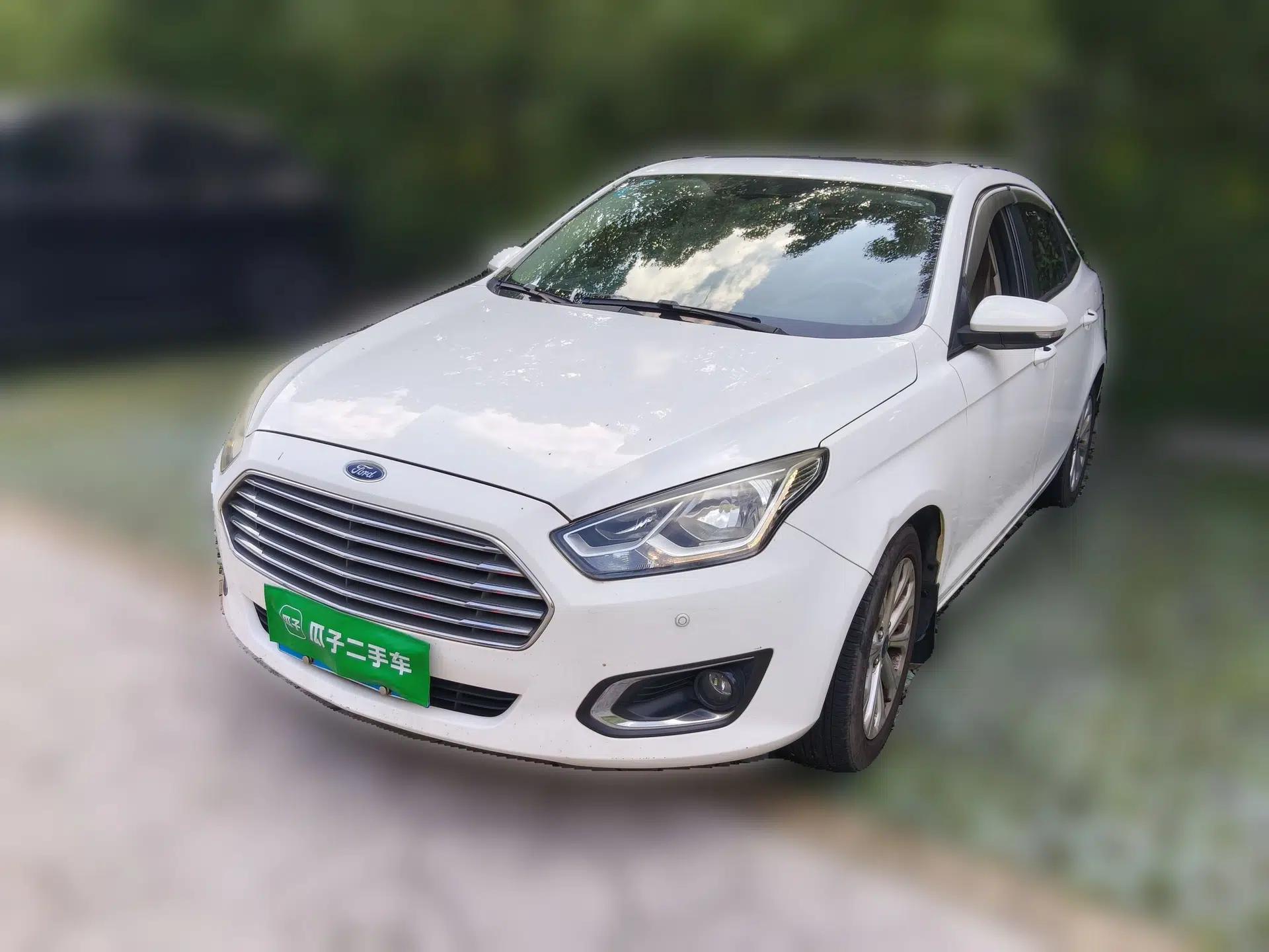 Ford Escort 2015 1.5L Automatic Fashion Model — миниатюра 1