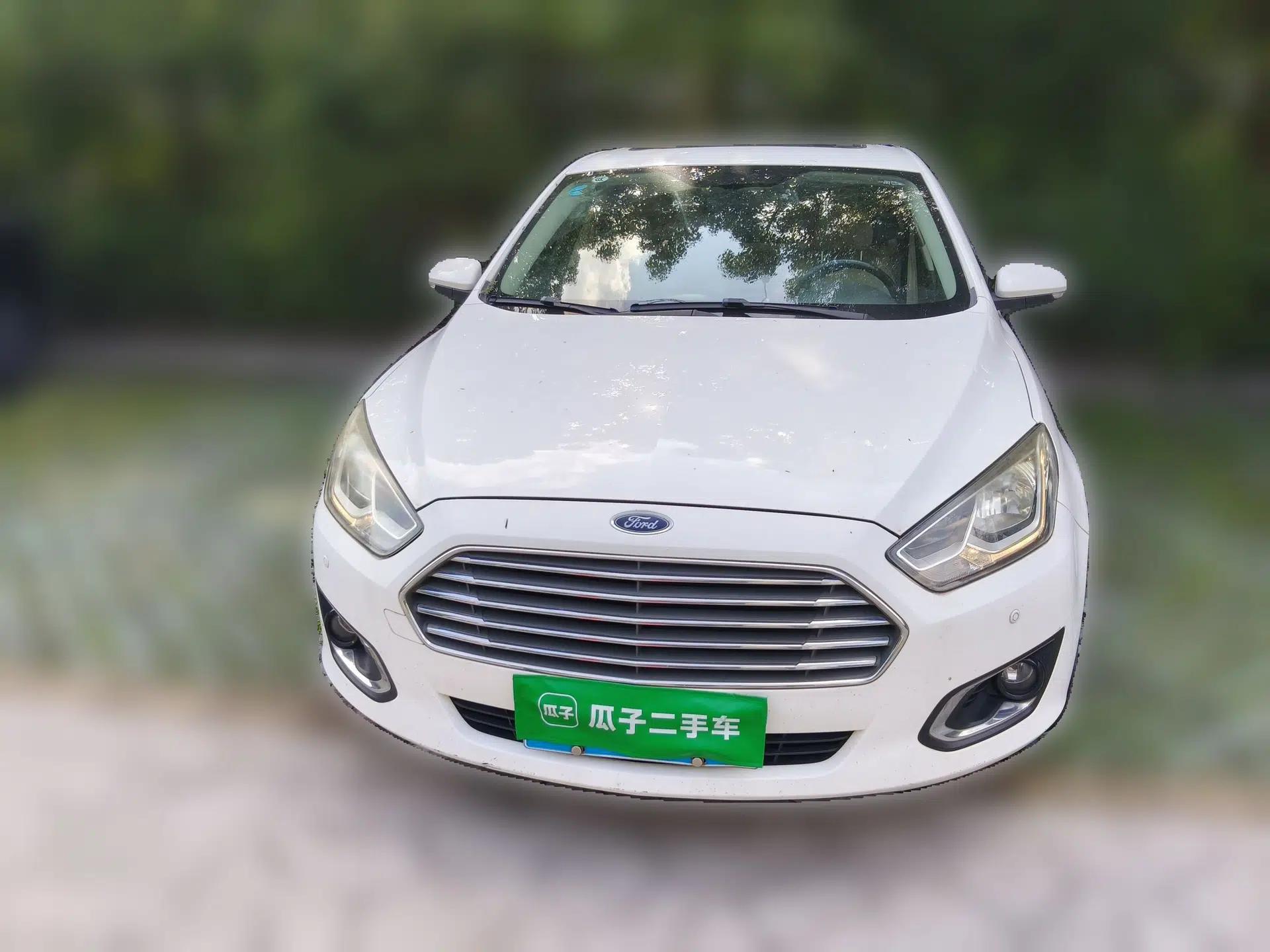 Ford Escort 2015 1.5L Automatic Fashion Model — миниатюра 2