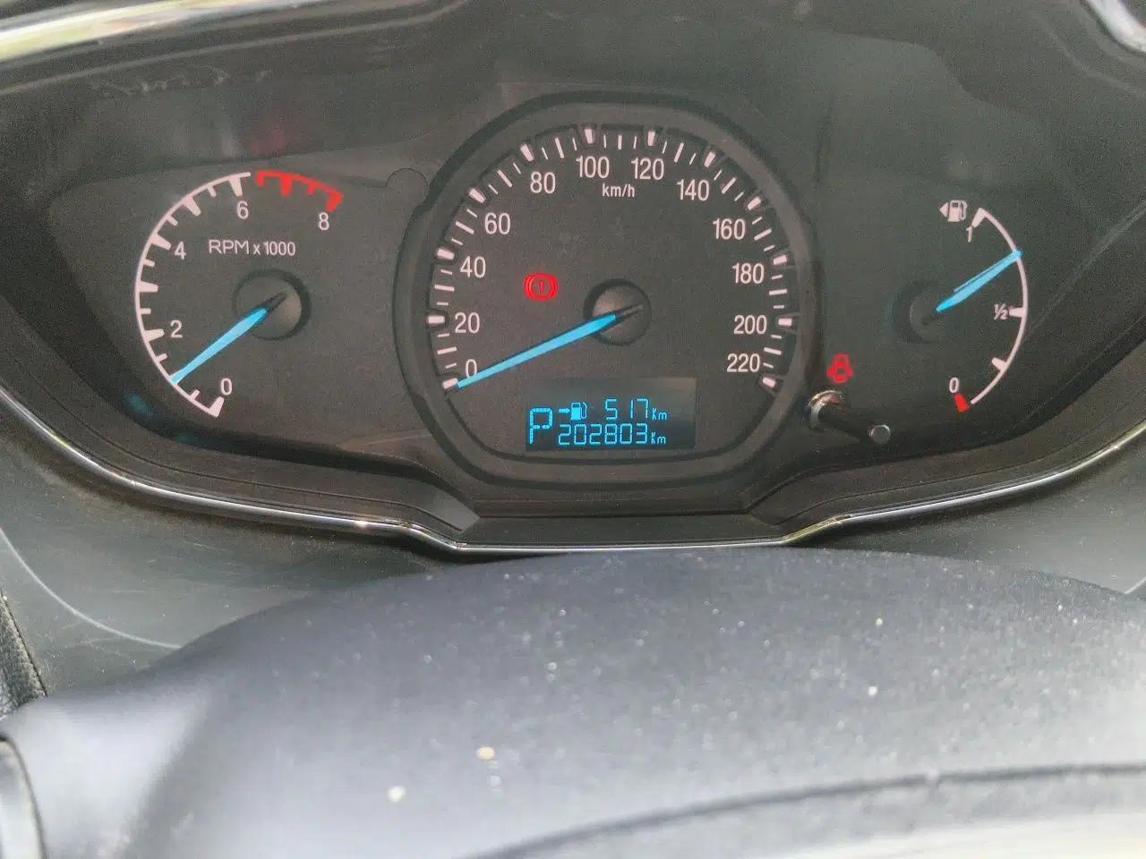 Ford Escort 2015 1.5L Automatic Fashion Model — миниатюра 12