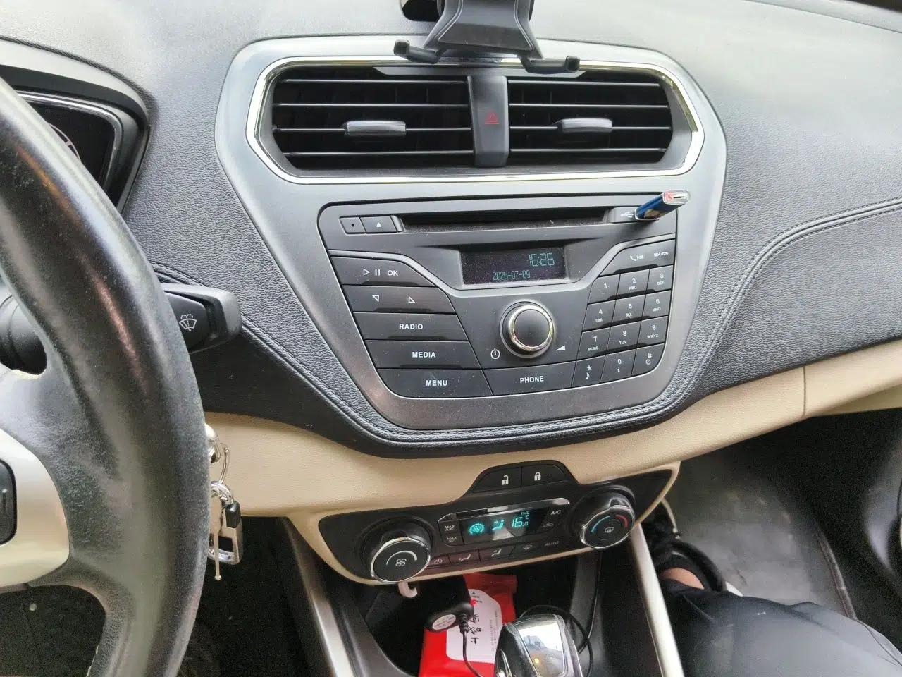 Ford Escort 2015 1.5L Automatic Fashion Model — миниатюра 13