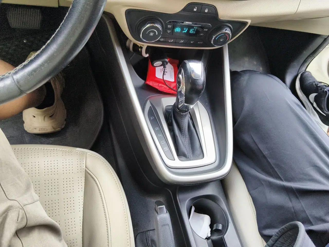 Ford Escort 2015 1.5L Automatic Fashion Model — миниатюра 14