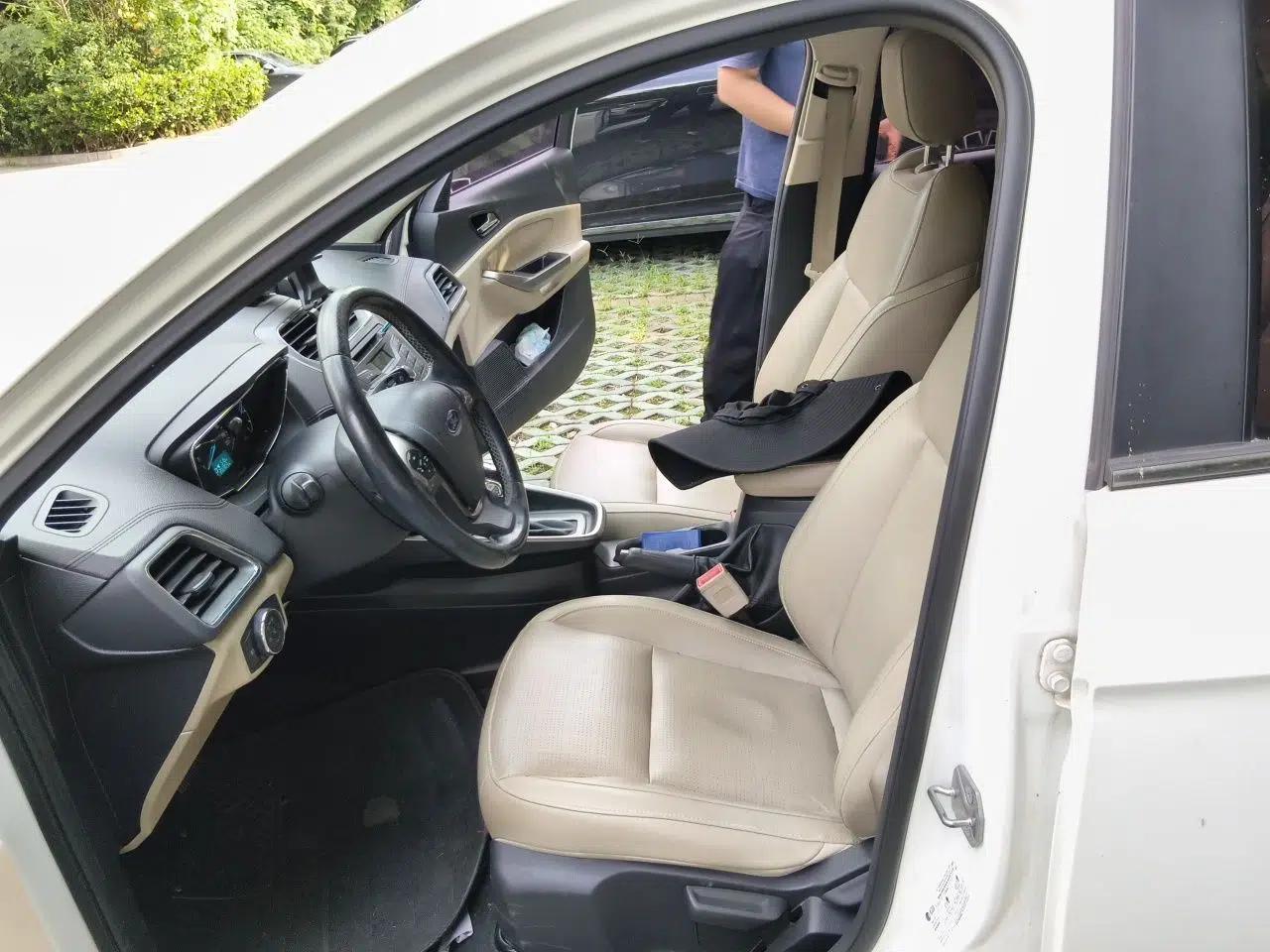 Ford Escort 2015 1.5L Automatic Fashion Model — миниатюра 15