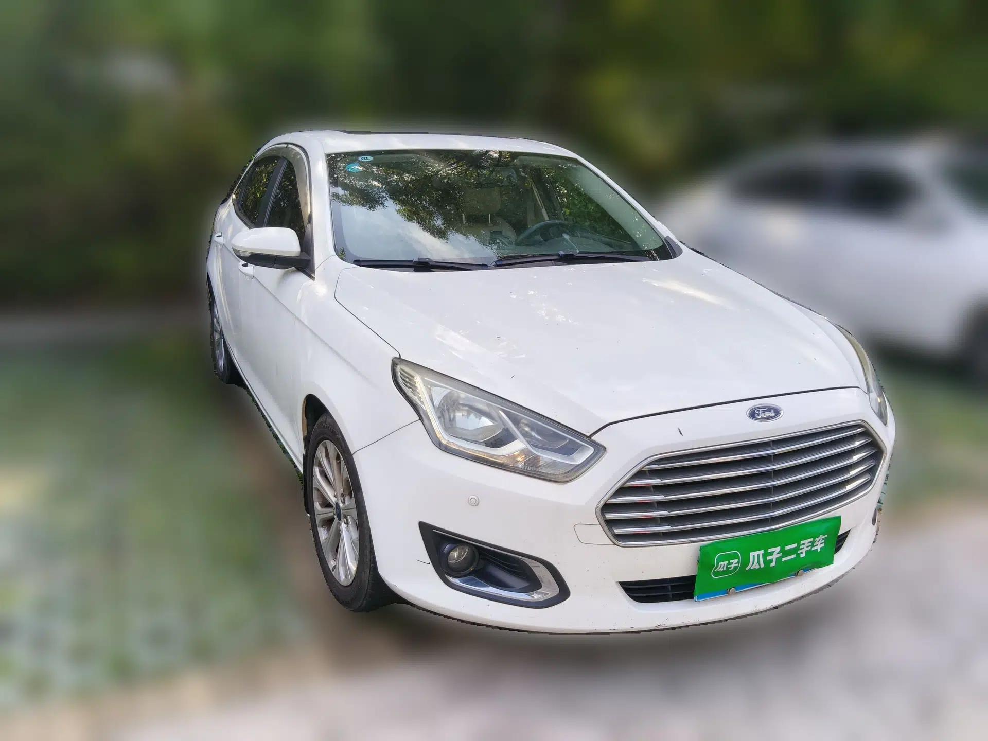 Ford Escort 2015 1.5L Automatic Fashion Model — миниатюра 3