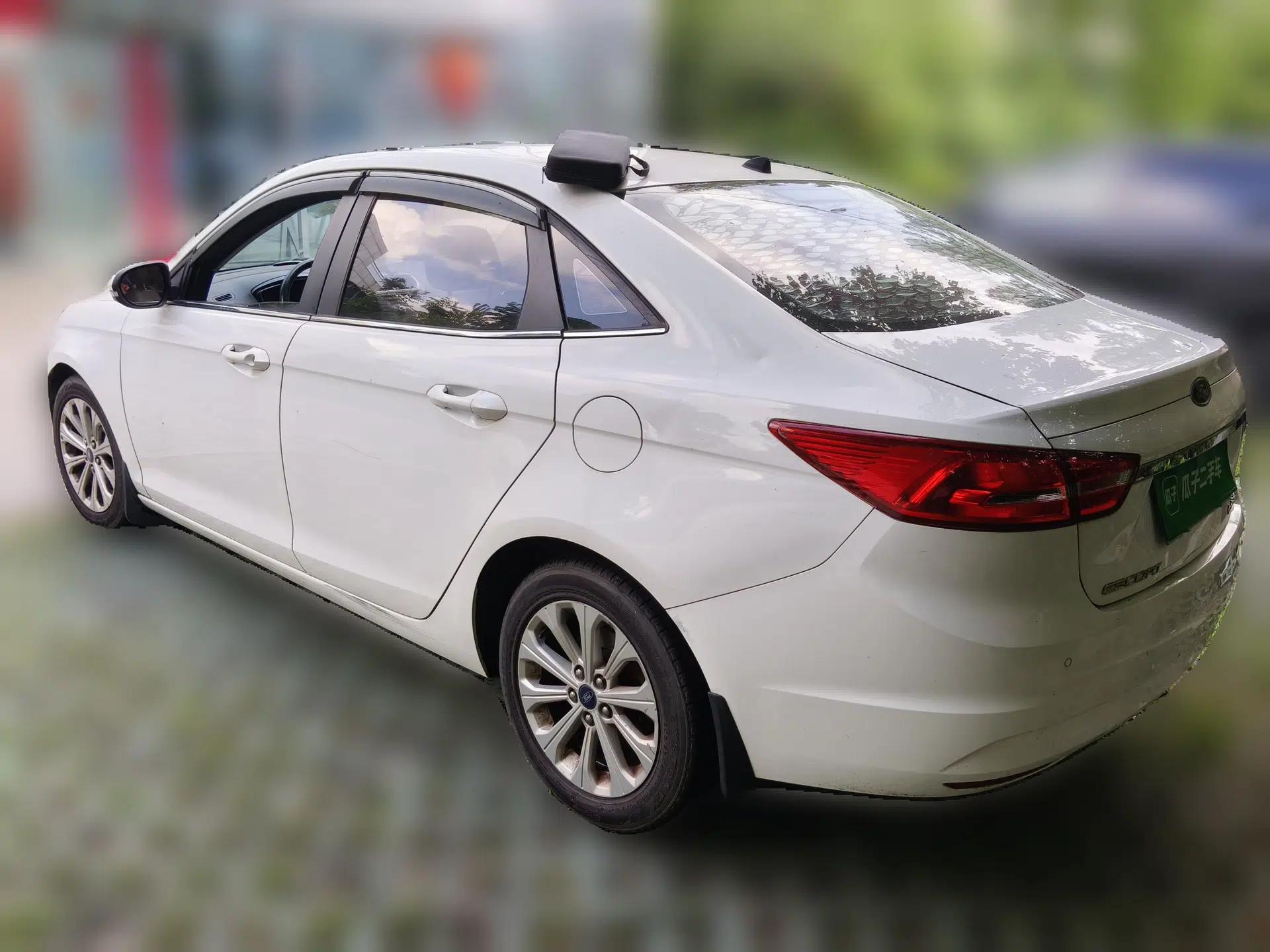 Ford Escort 2015 1.5L Automatic Fashion Model — миниатюра 4