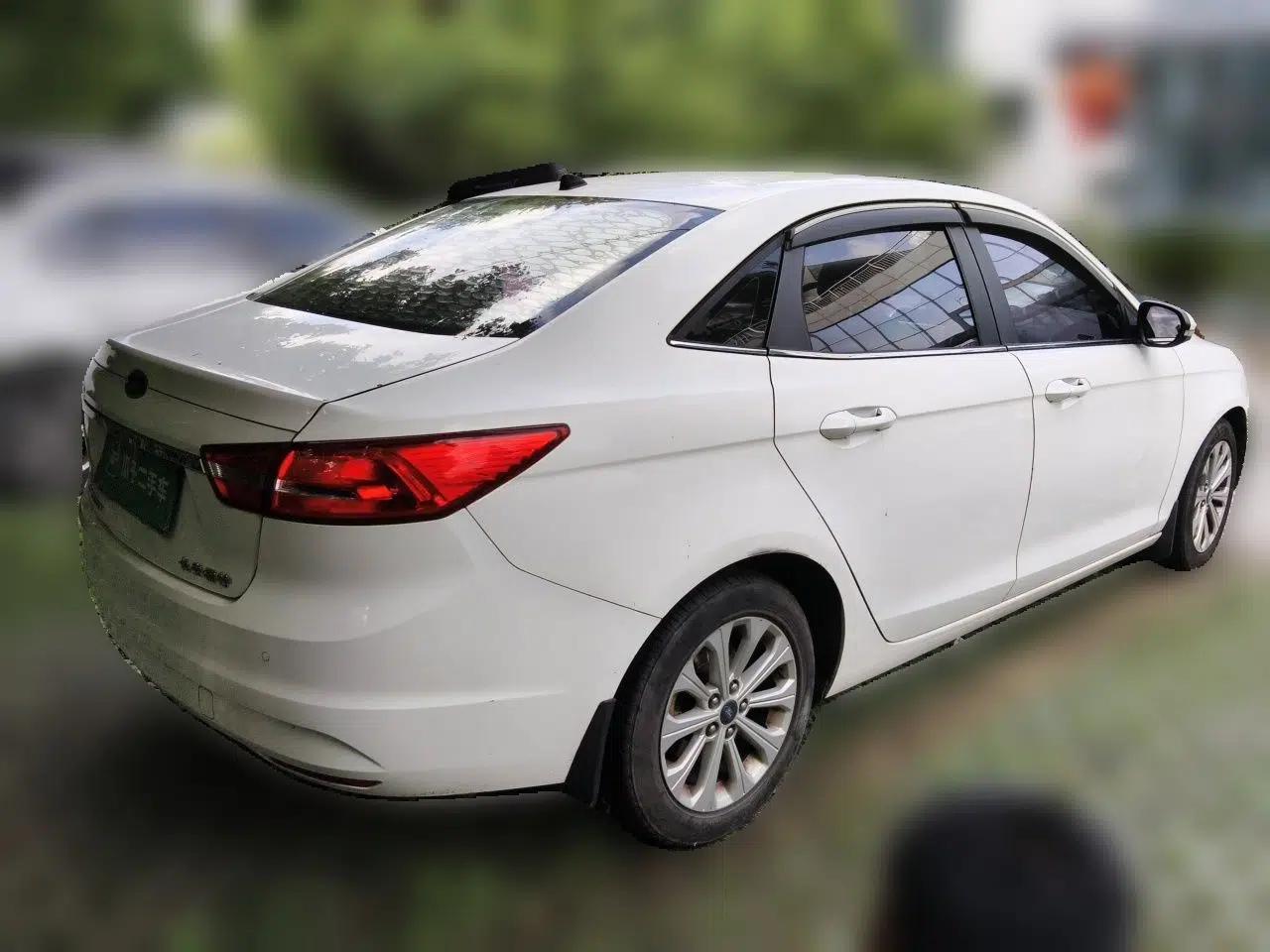 Ford Escort 2015 1.5L Automatic Fashion Model — миниатюра 6