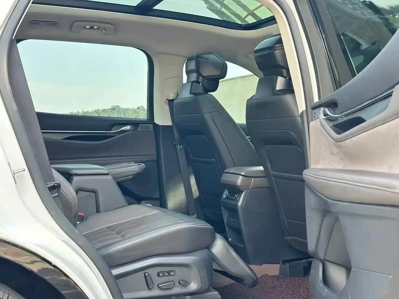 2025 Ford Edge L 2.0T EcoBoost AWD 7-Seat Supreme Edition — миниатюра 12