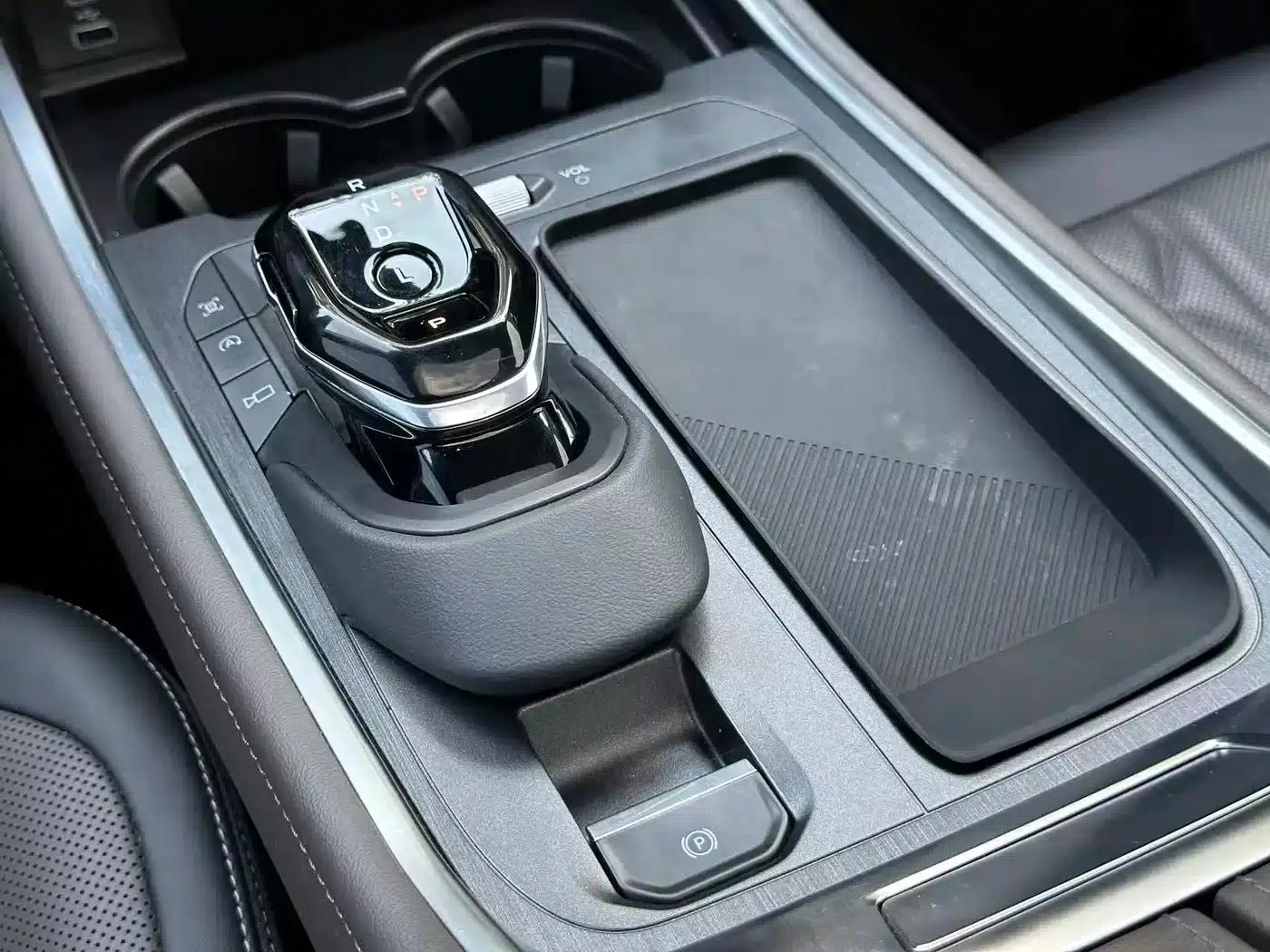 2025 Ford Edge L 2.0T EcoBoost AWD 7-Seat Supreme Edition — миниатюра 16