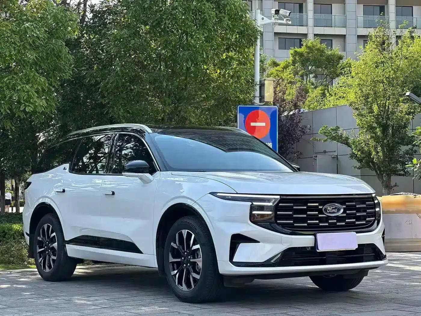 2025 Ford Edge L 2.0T EcoBoost AWD 7-Seat Supreme Edition — миниатюра 3