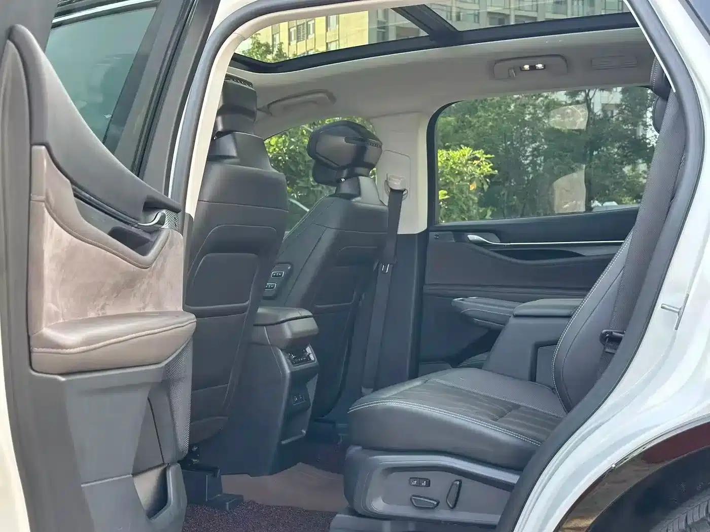 2025 Ford Edge L 2.0T EcoBoost AWD 7-Seat Supreme Edition — миниатюра 9