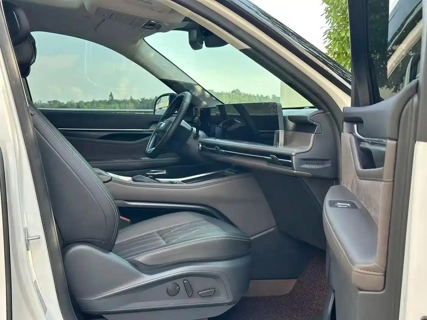 2025 Ford Edge L 2.0T EcoBoost AWD 7-Seat Supreme Edition — миниатюра 10