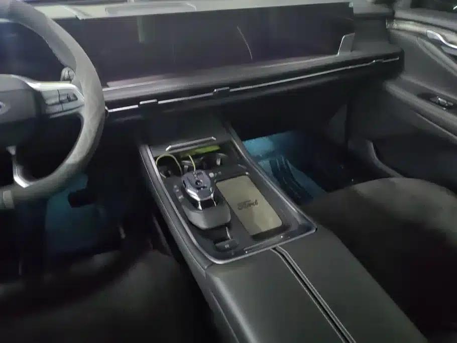 2025 Ford Edge L 2.0T EcoBoost 2WD 7-Seat Luxury — миниатюра 16
