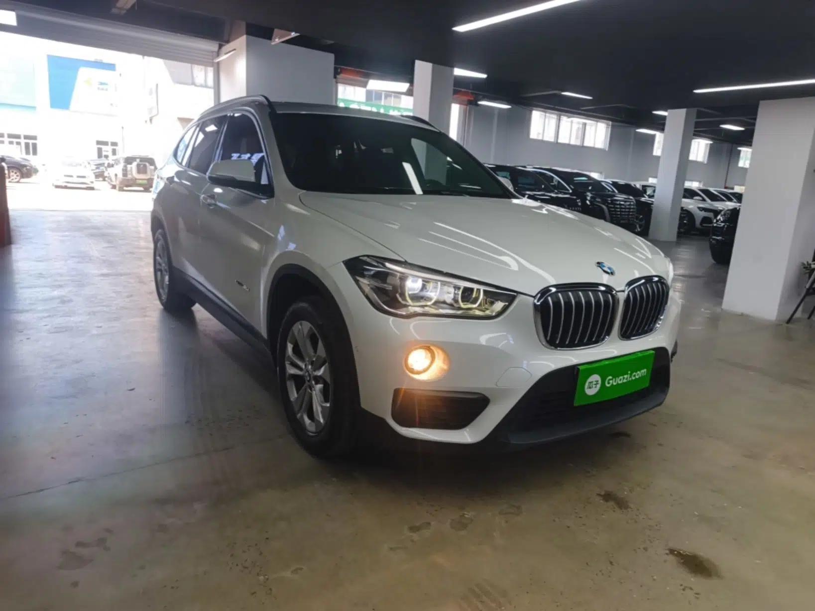 BMW X1 2016 sDrive18Li Premium Edition — миниатюра 3