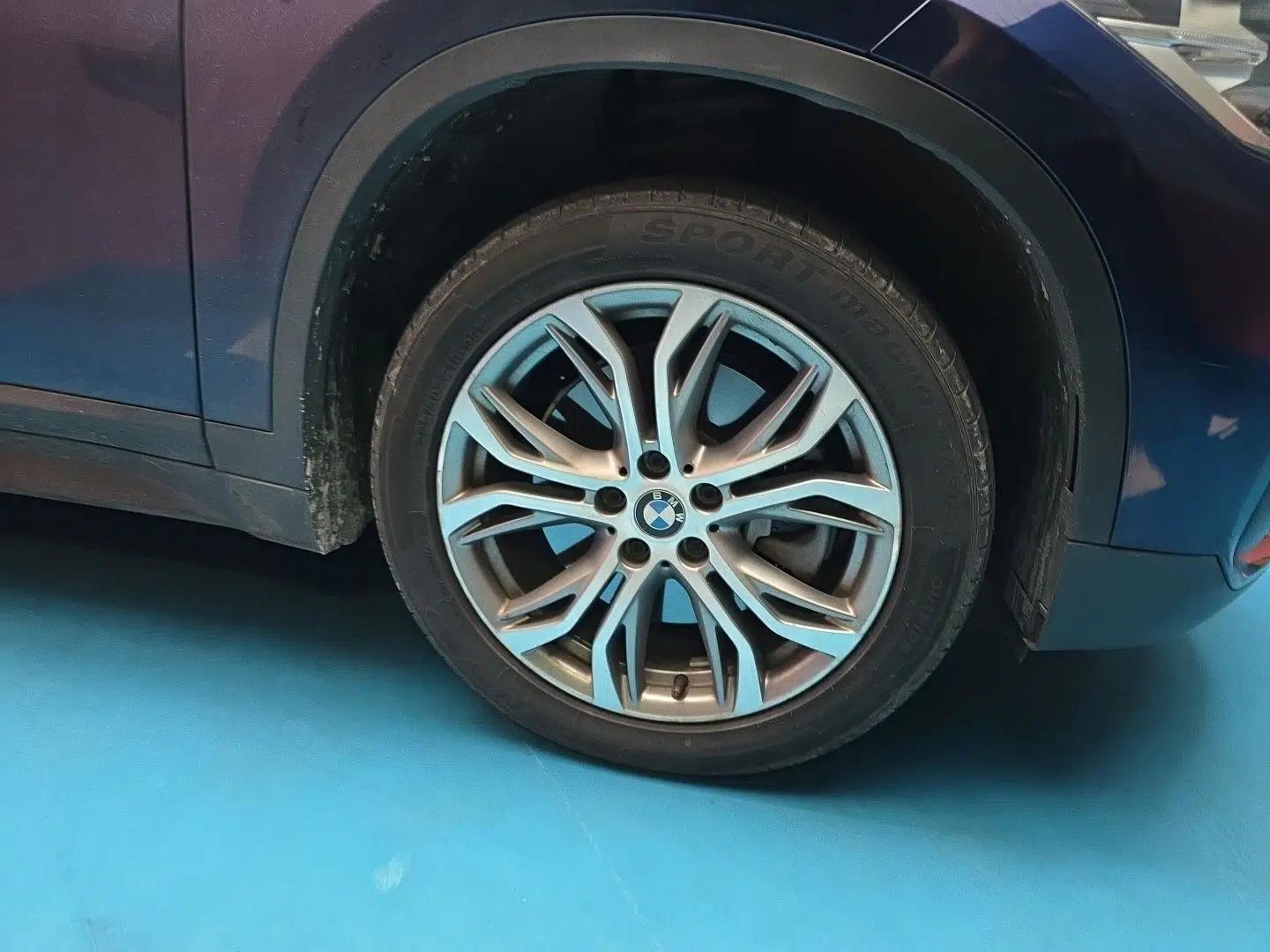 BMW X1 2019 sDrive20Li Leading Model — миниатюра 8