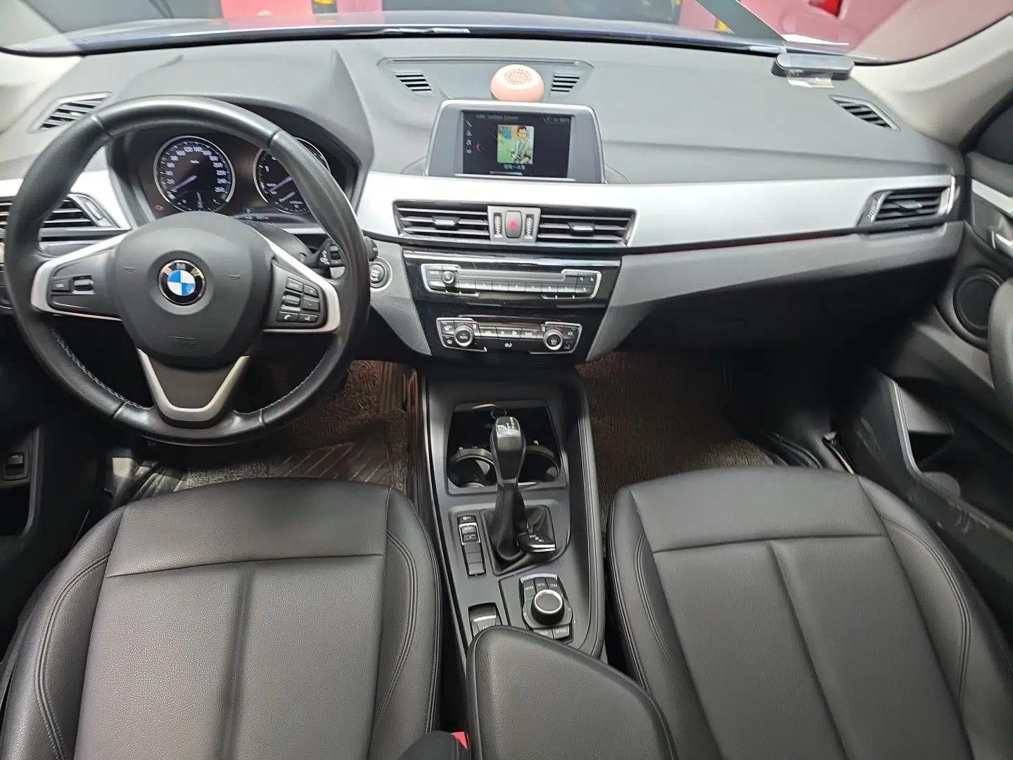 BMW X1 2019 sDrive20Li Leading Model — миниатюра 9