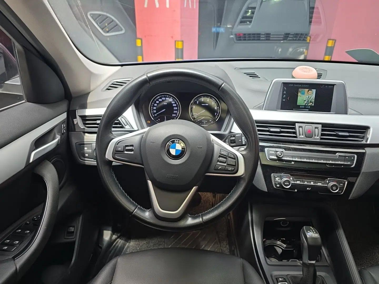 BMW X1 2019 sDrive20Li Leading Model — миниатюра 10