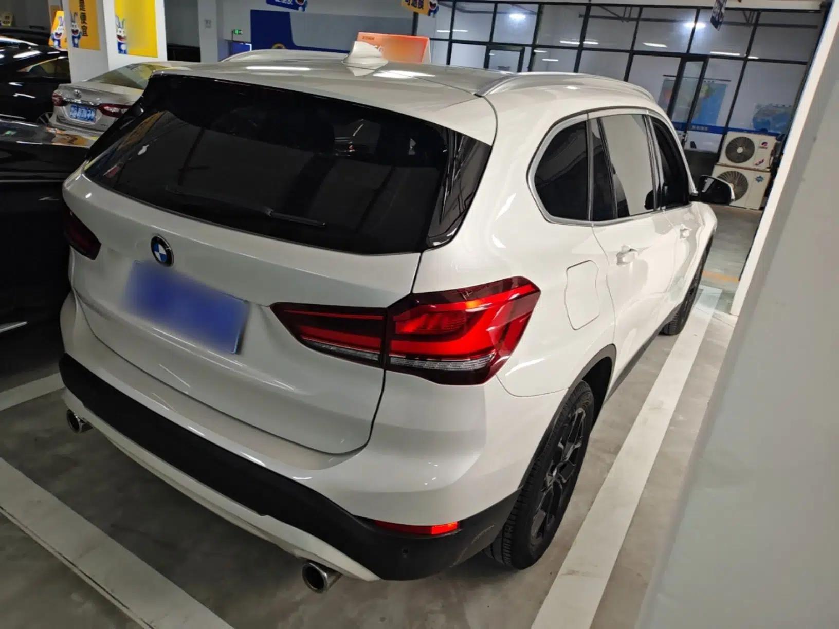 BMW X1 2020 sDrive25Li Leading Model — миниатюра 6