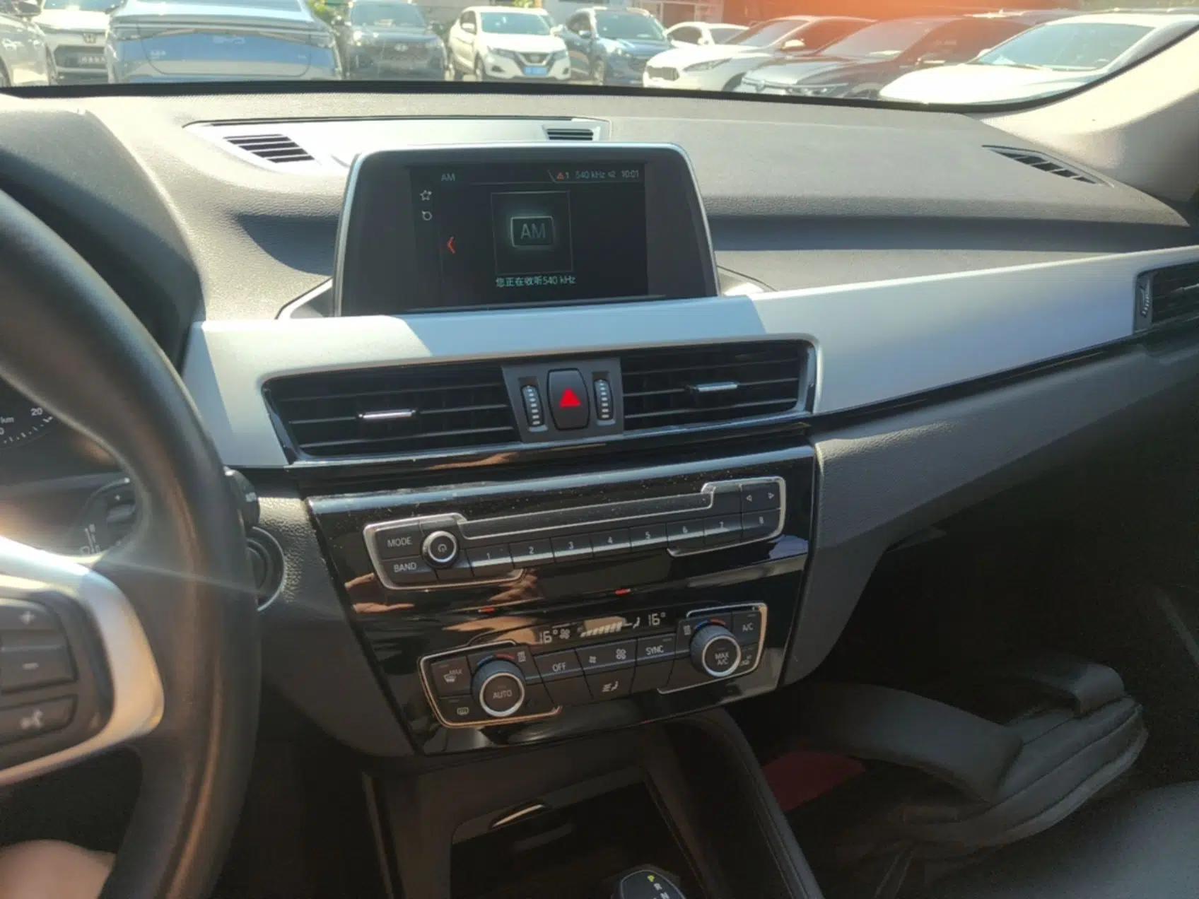 BMW X1 2019 sDrive20Li Leading Model — миниатюра 15