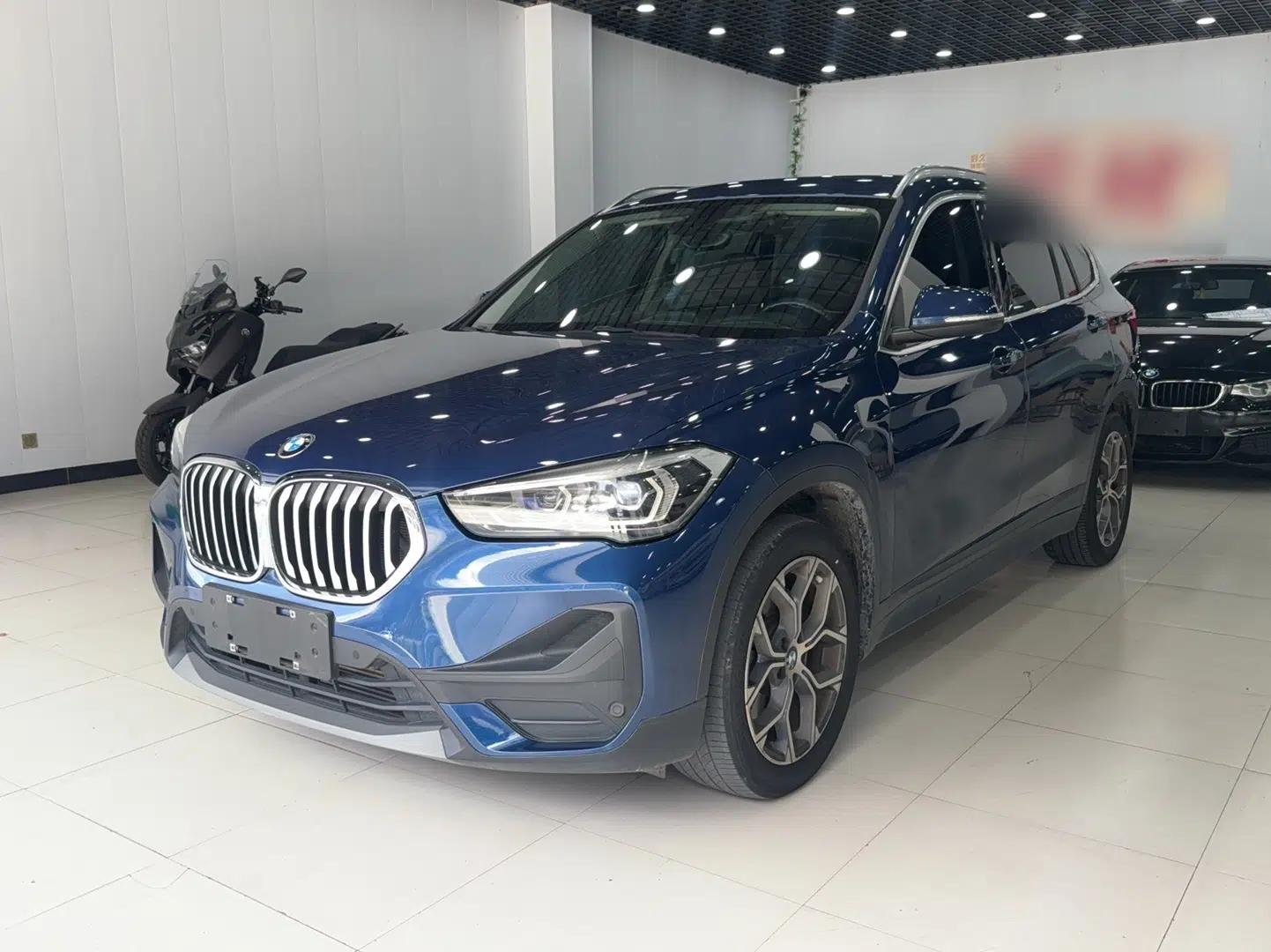 BMW X1 2022 sDrive25Li Leading Model — миниатюра 1