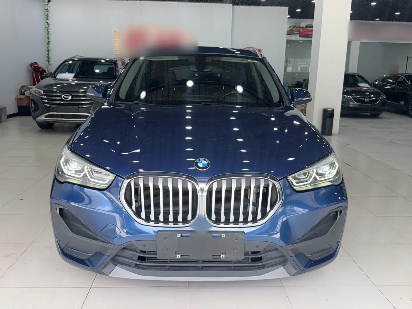 BMW X1 2022 sDrive25Li Leading Model — миниатюра 2