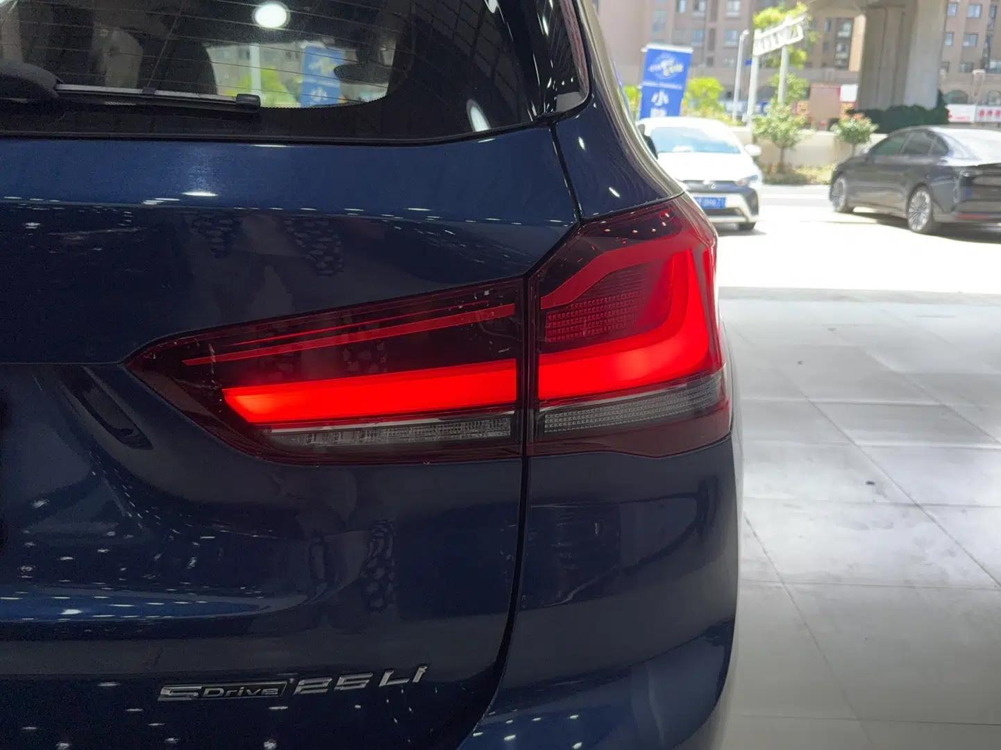 BMW X1 2022 sDrive25Li Leading Model — миниатюра 12