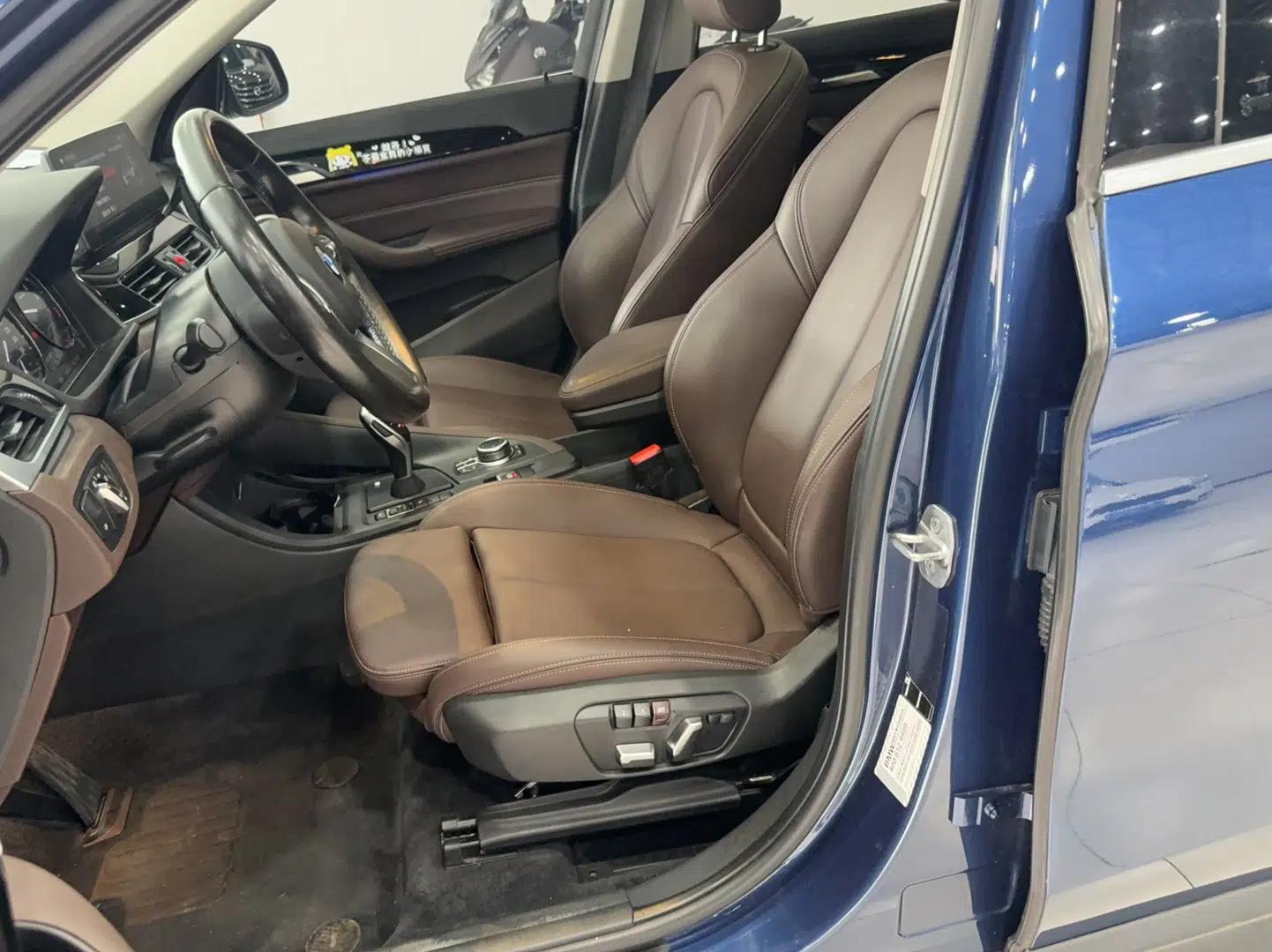 BMW X1 2022 sDrive25Li Leading Model — миниатюра 23