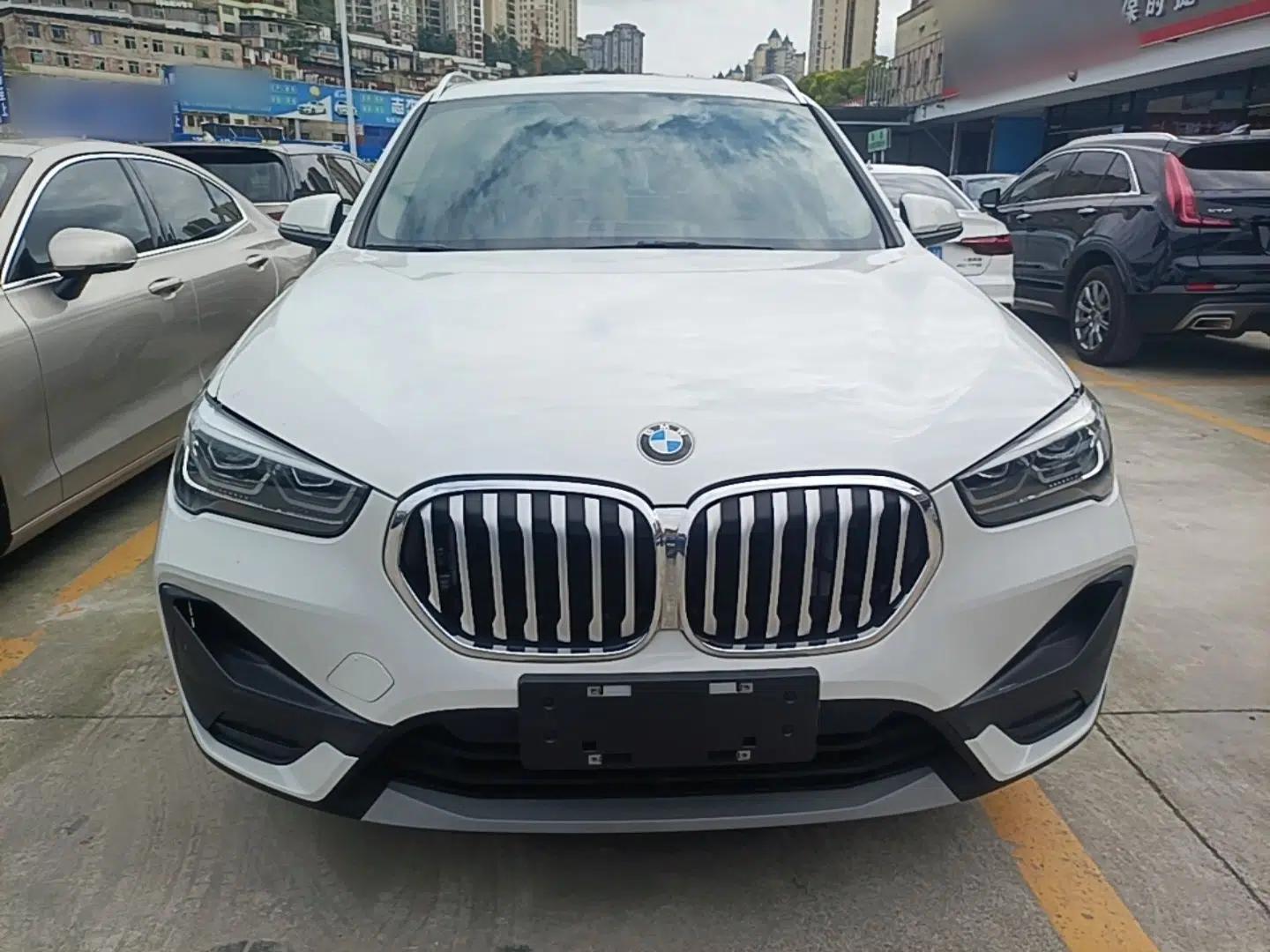 BMW X1 2021 sDrive25Li Leading Model — миниатюра 2