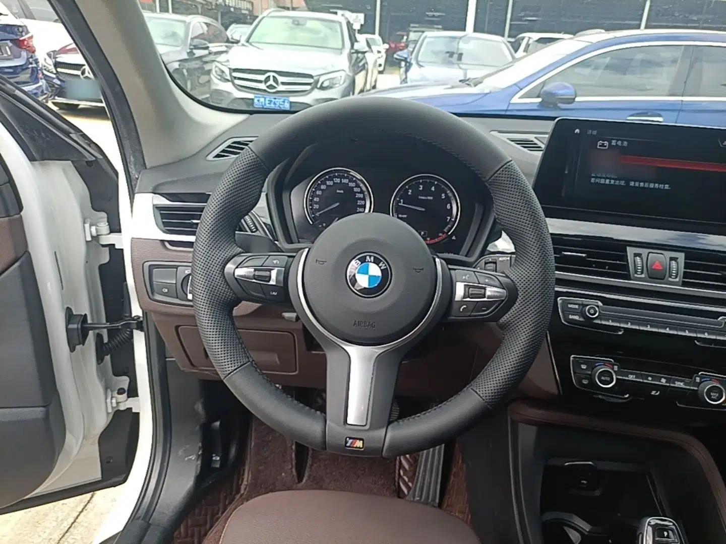 BMW X1 2021 sDrive25Li Leading Model — миниатюра 13