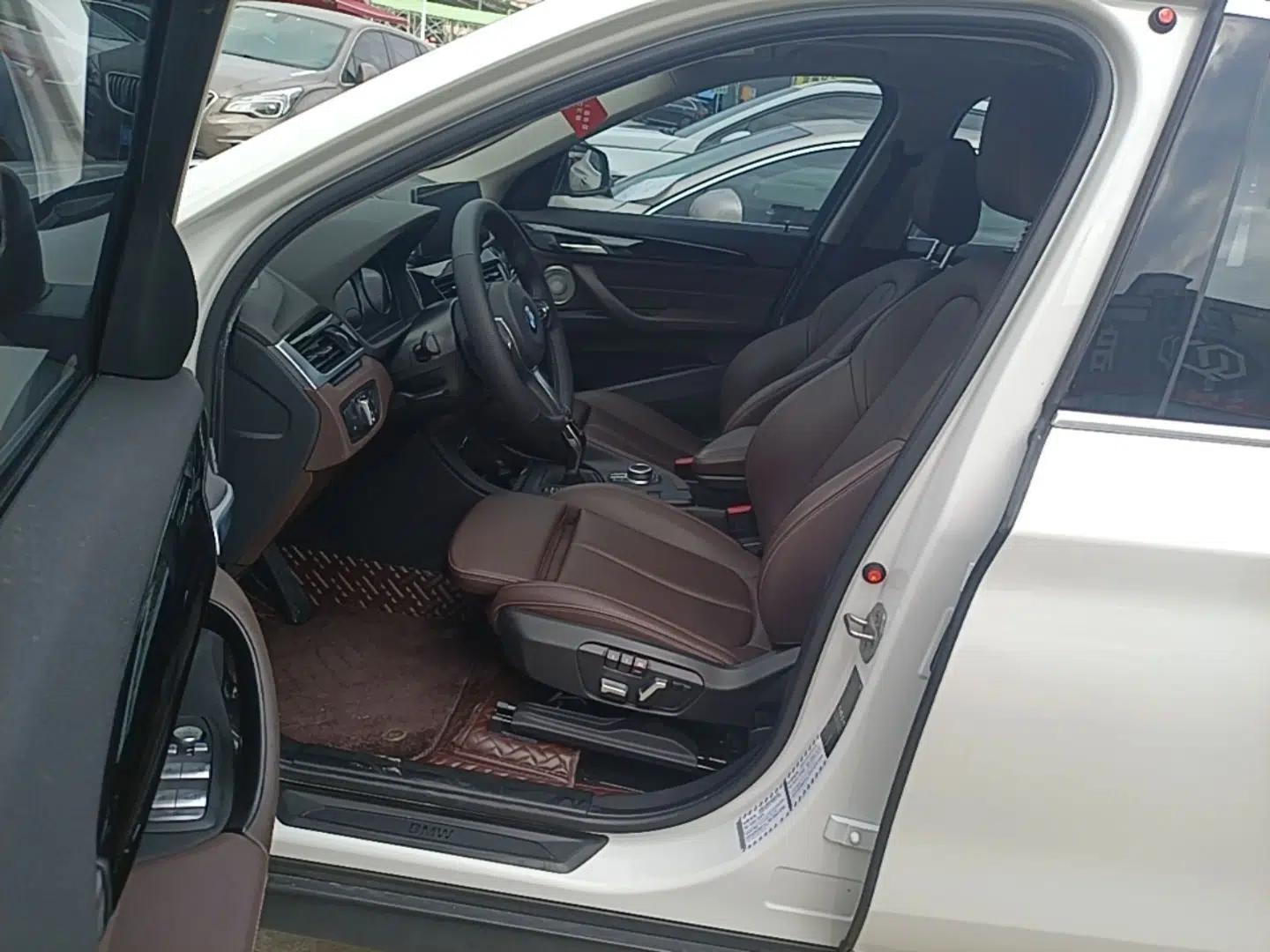 BMW X1 2021 sDrive25Li Leading Model — миниатюра 17