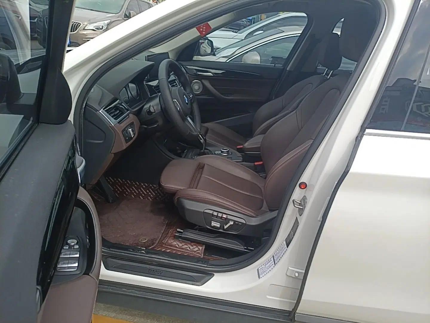 BMW X1 2021 sDrive25Li Leading Model — миниатюра 18