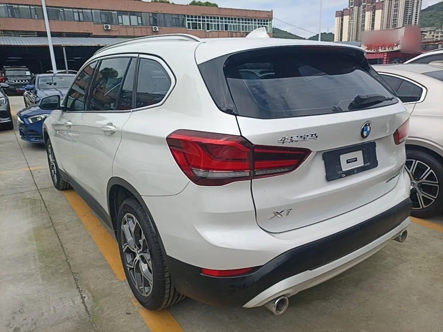 BMW X1 2021 sDrive25Li Leading Model — миниатюра 4
