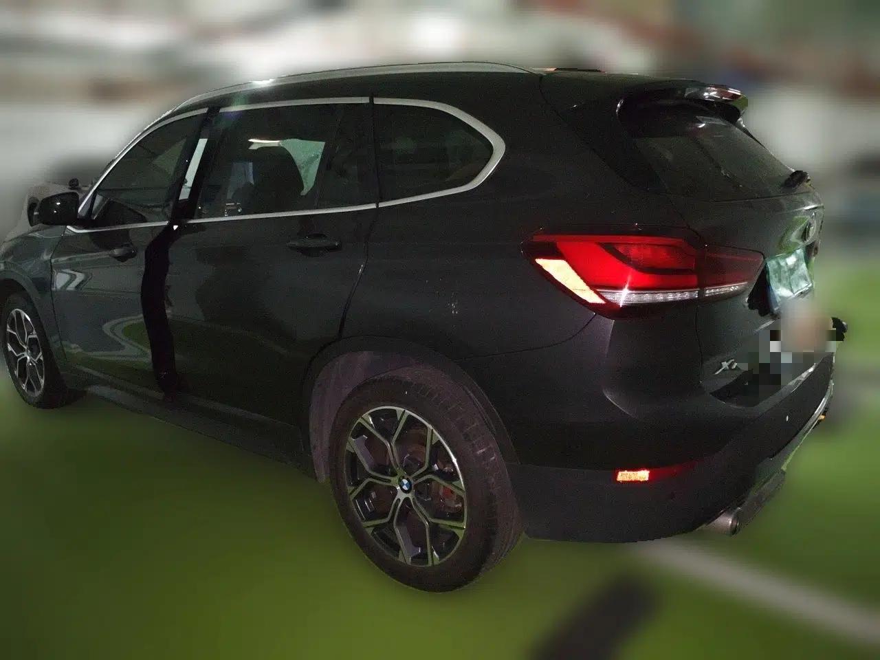 BMW X1 2021 sDrive25Li Leading Model — миниатюра 4