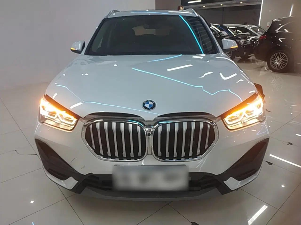 BMW X1 2021 sDrive25Li Leading Model — миниатюра 2