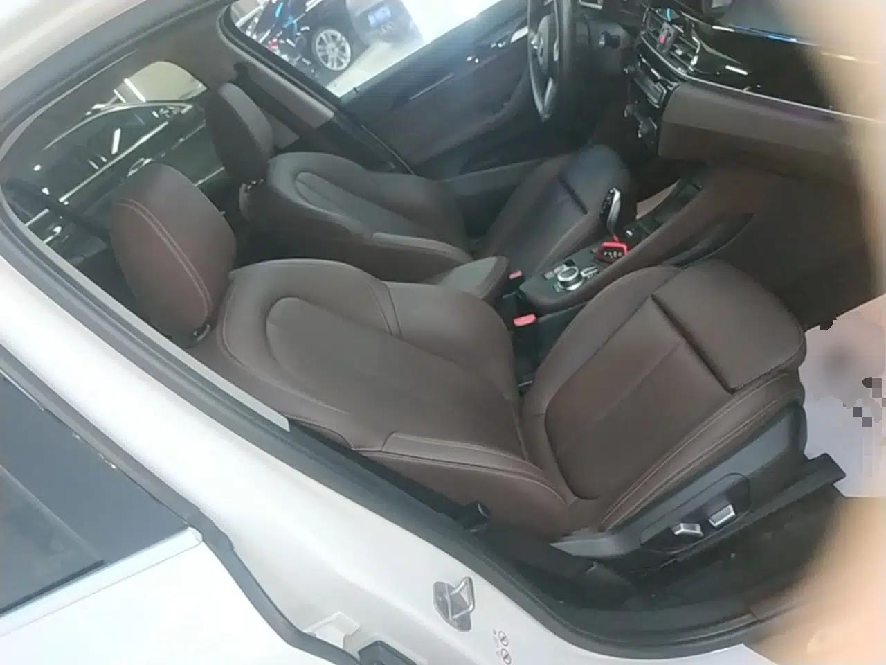 BMW X1 2021 sDrive25Li Leading Model — миниатюра 19